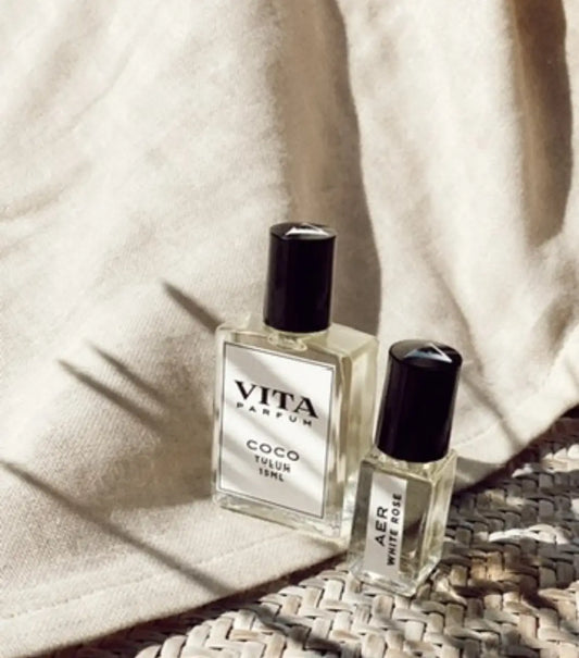 The Ultimate Guide to Layering Perfume Oils